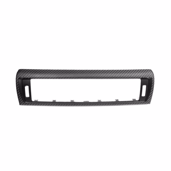 Leistungen: Hochwertiges Carbon-Design für Fahrzeugaufwertung, individuelle Carbonschmore, Carbonschutz, Fahrzeugmodifikationen.