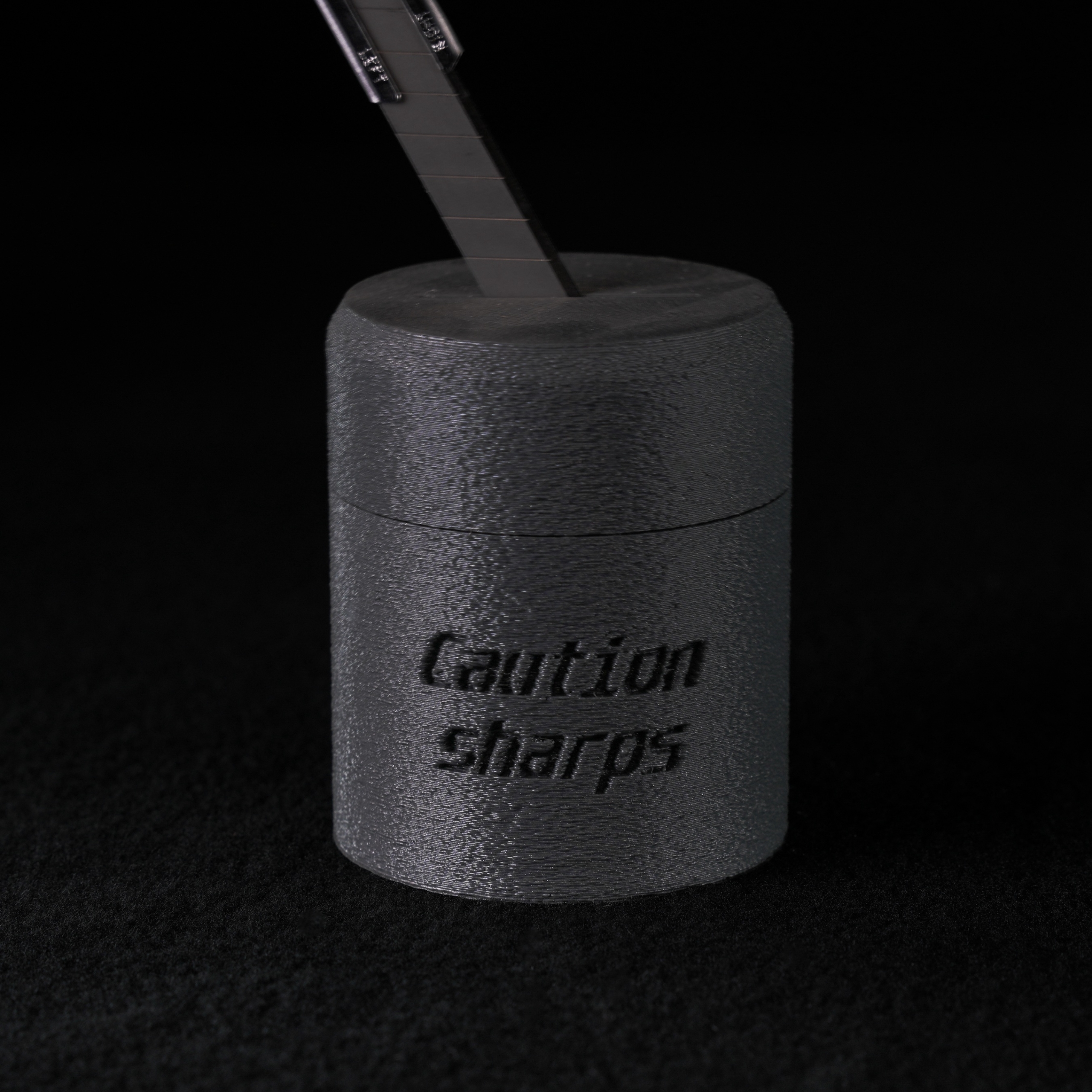 Blade Breaker / Blade Box - Safe and precise blade breaking