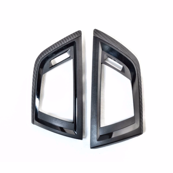 Leistungsstarke Carbon-Modifikations für Autoveredelung, mit Carbon-Optik und hochwertigen Materialien.