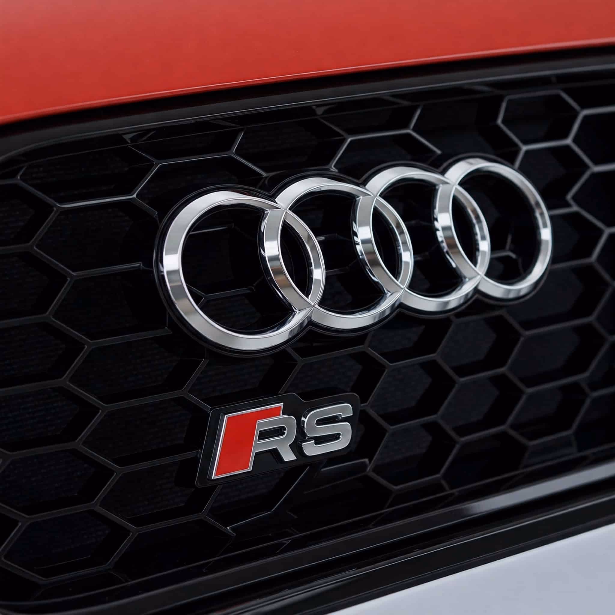 Leichtes Audi R8 RS Karosserie mit Carbon-Umwandlungen, Hochleistungs-Optik und stilvollem Design.