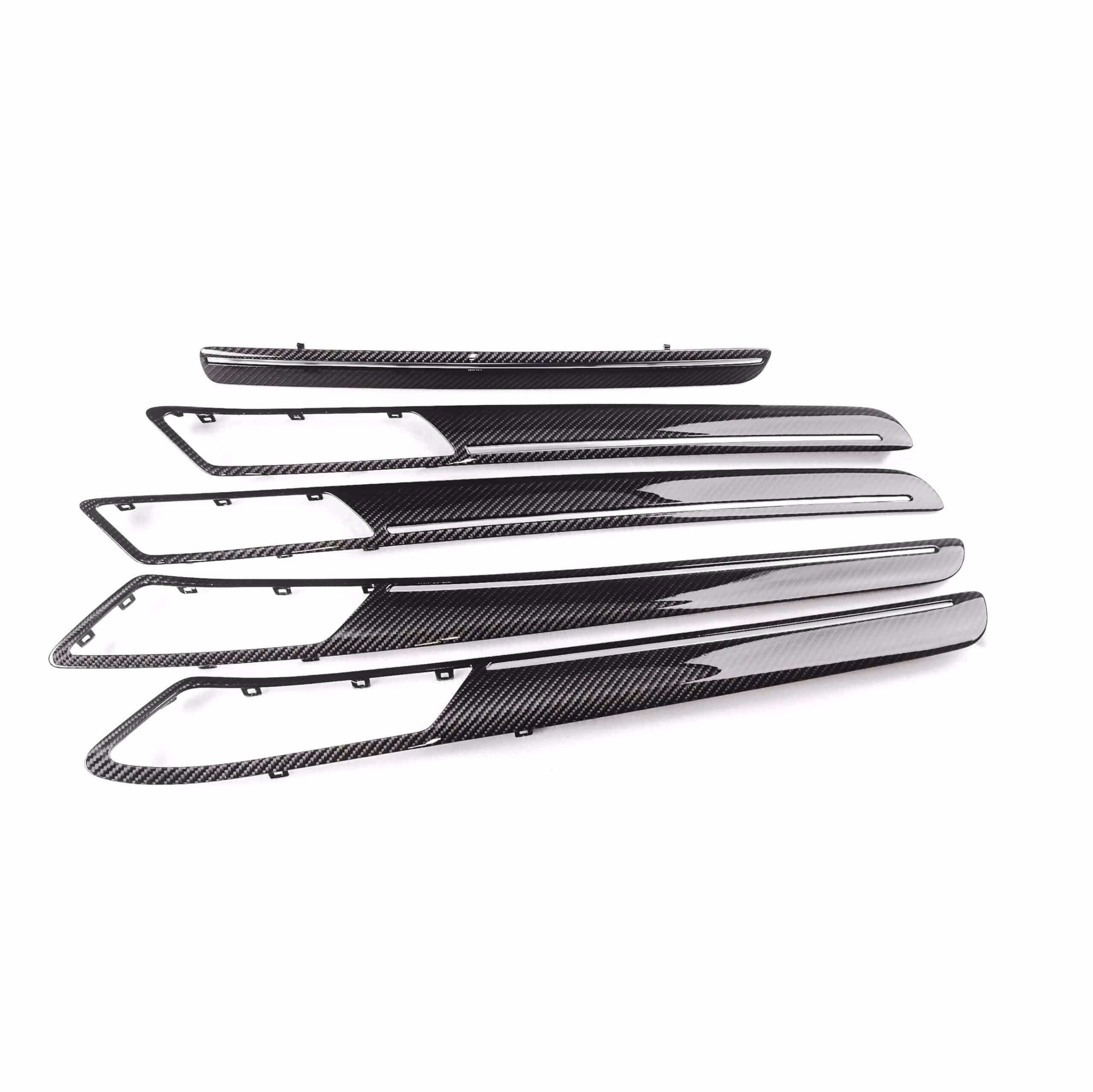 Leistungsstarke Carbon-Felgen fĂĽr erstklassiges Auto-Design und perfekte Aerodynamik.