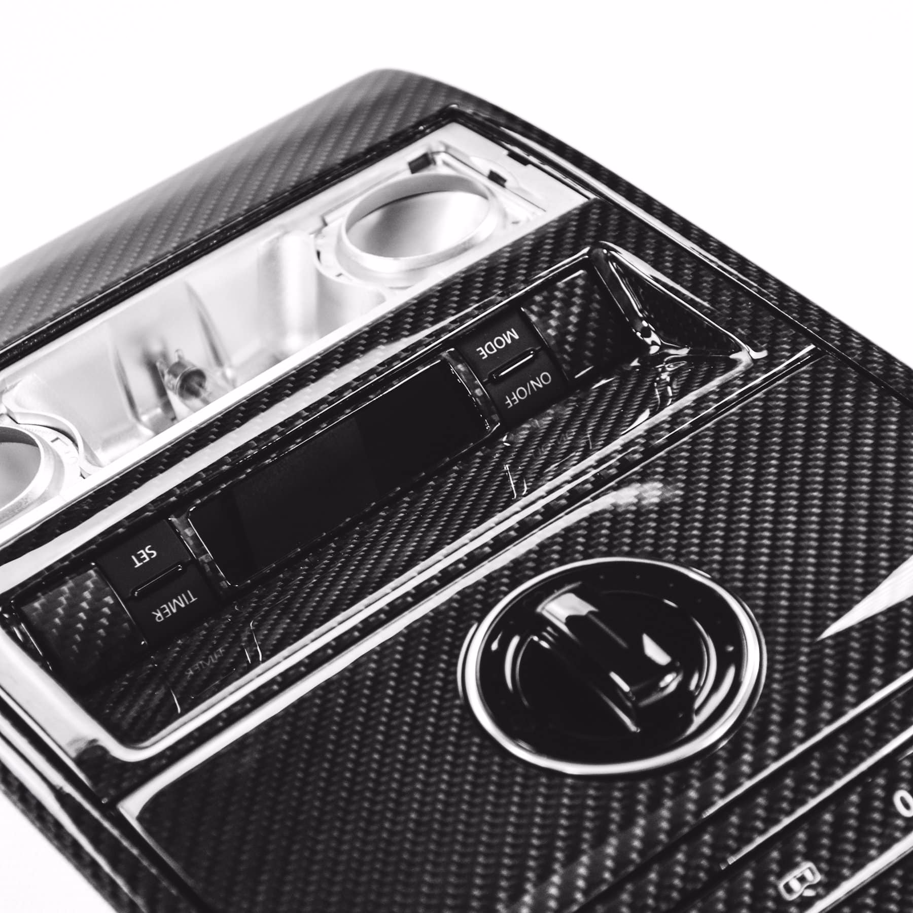 Leistungsstarkes Carbon-Design fĂĽr Fahrzeugaufnahmen bei Carbon Modifications.