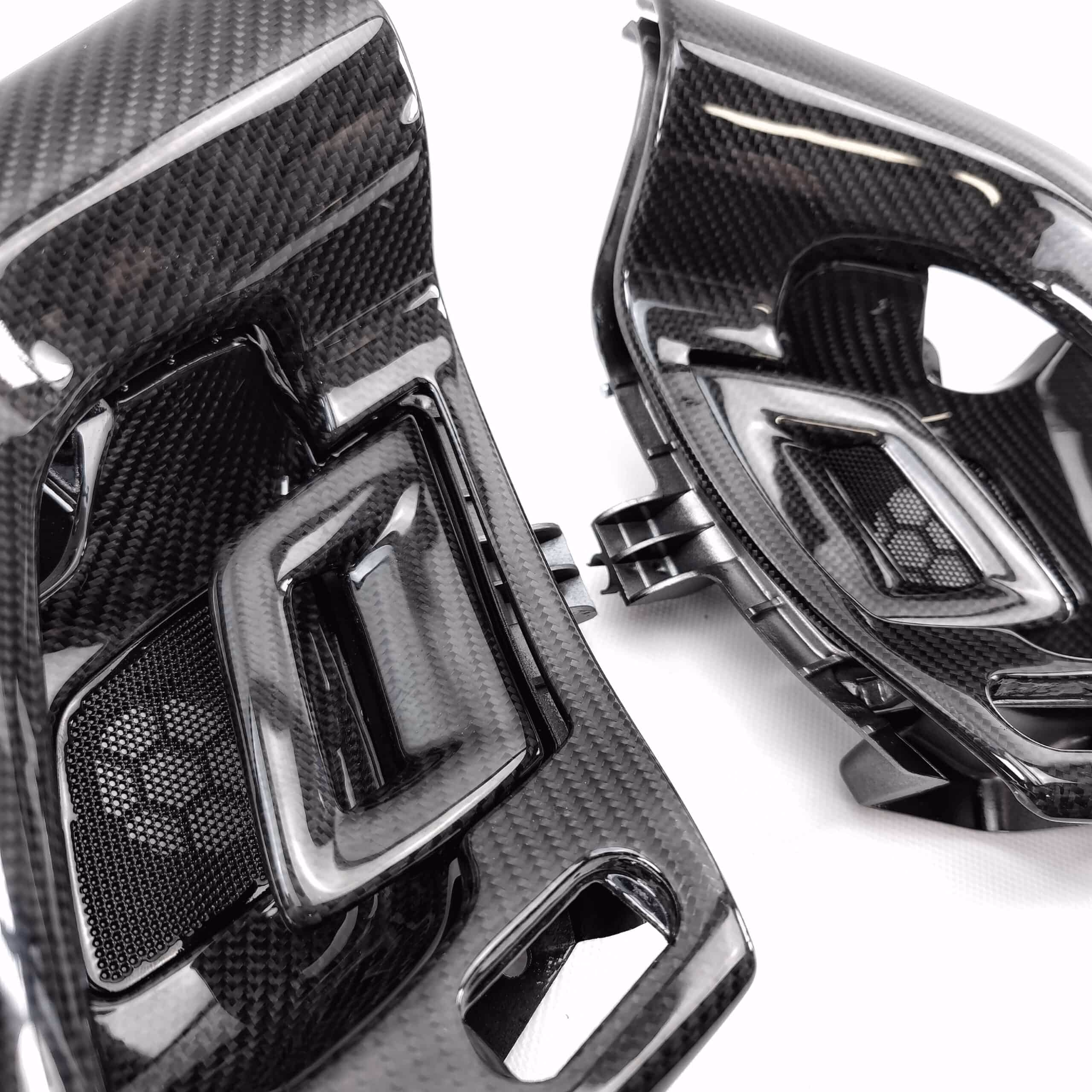 Leistungssätze aus Carbon für Autolichter, optimiert für Sportwagen-Performance.