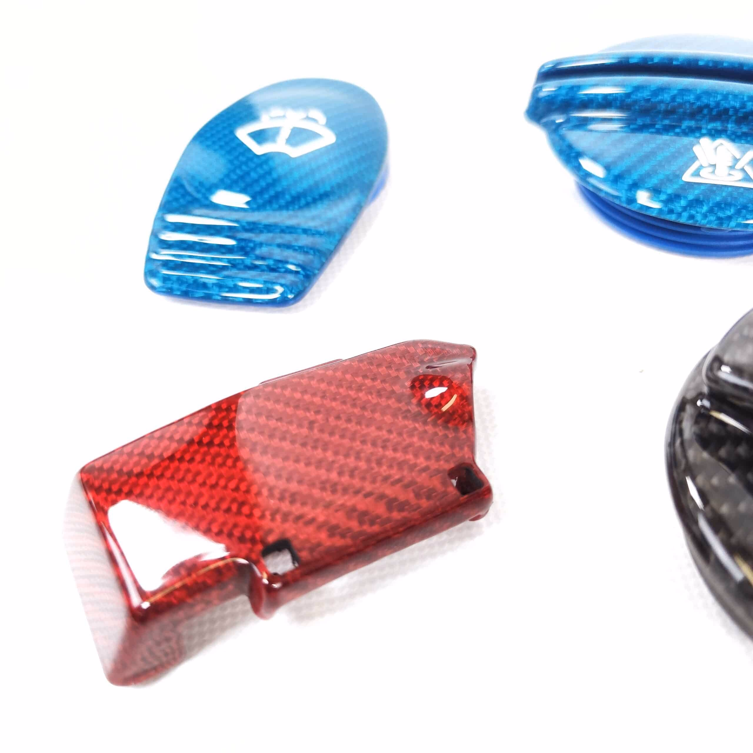 Leuchtende Carbon-Finish Autozubehörteile, hochwertige Carbon-Optik für Fahrzeugdesigns.