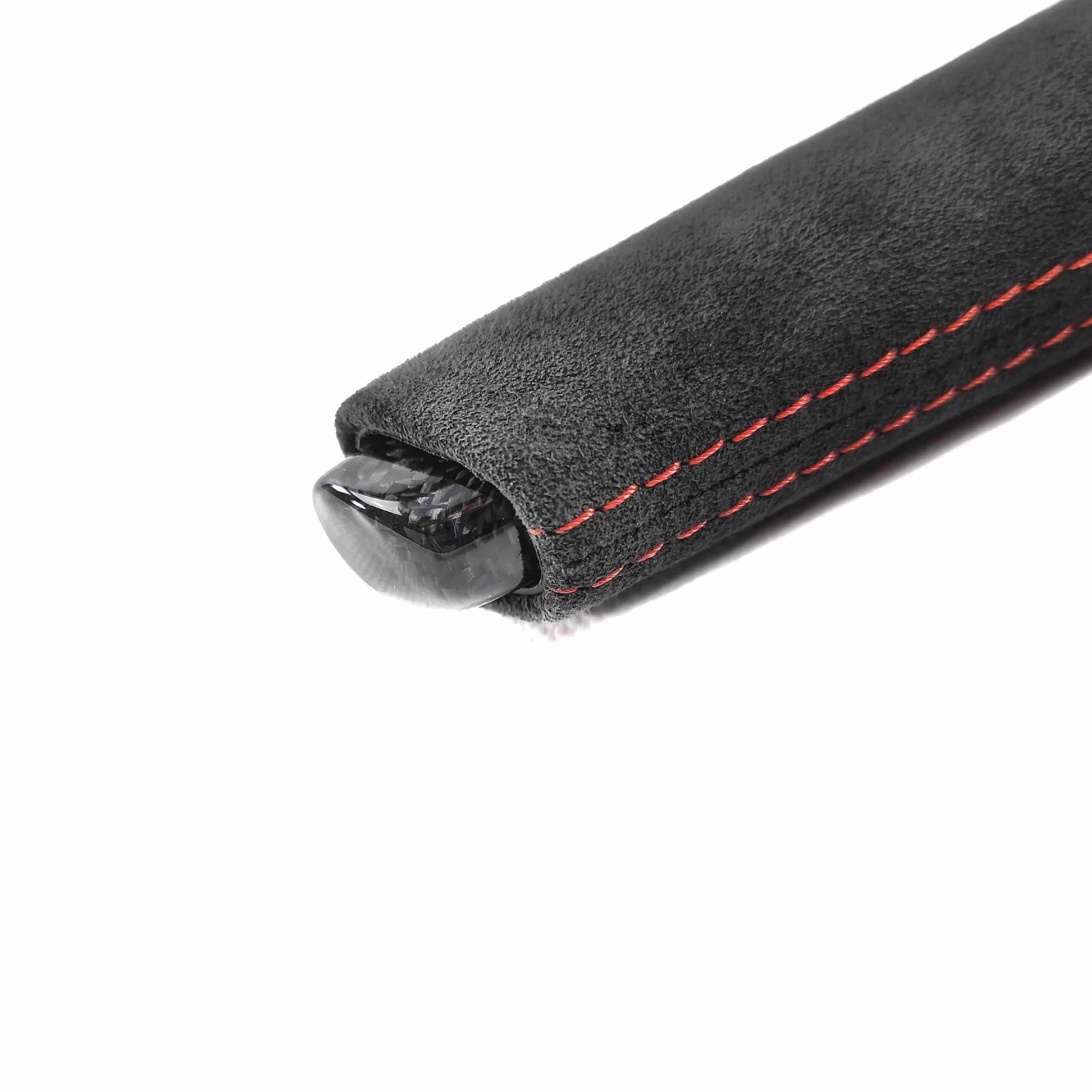 Hochwertige Carbon-Knopf in schwarzer LederhĂĽlle fĂĽr Automobil-Modificationen.