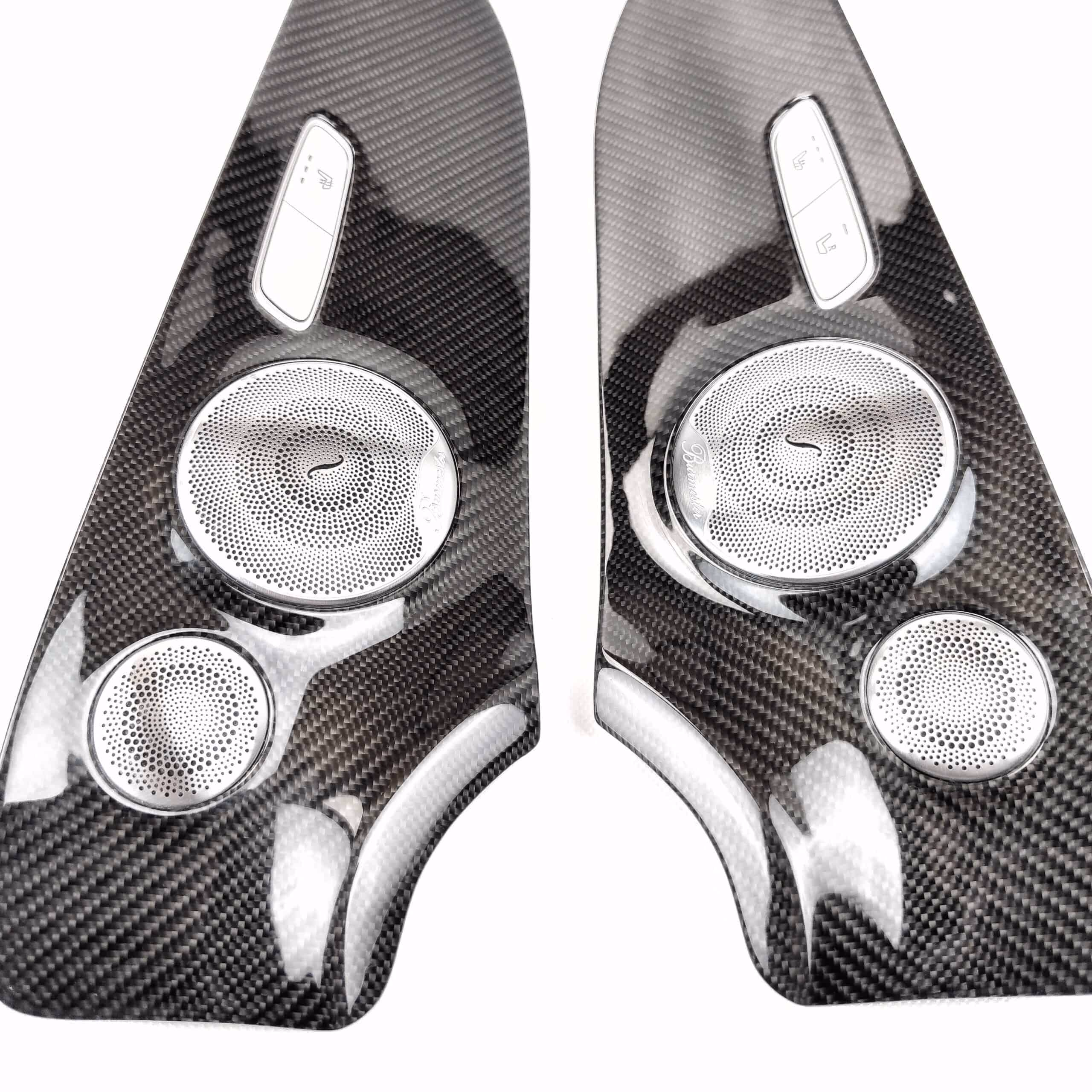 Hochwertige Kohlefaser-Lautsprecherabdeckungen für Fahrzeugtechnik.