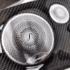 Hochwertige Car Audio Lautsprecher mit Carbon-Furnier für optimierten Klang und modernes Design.