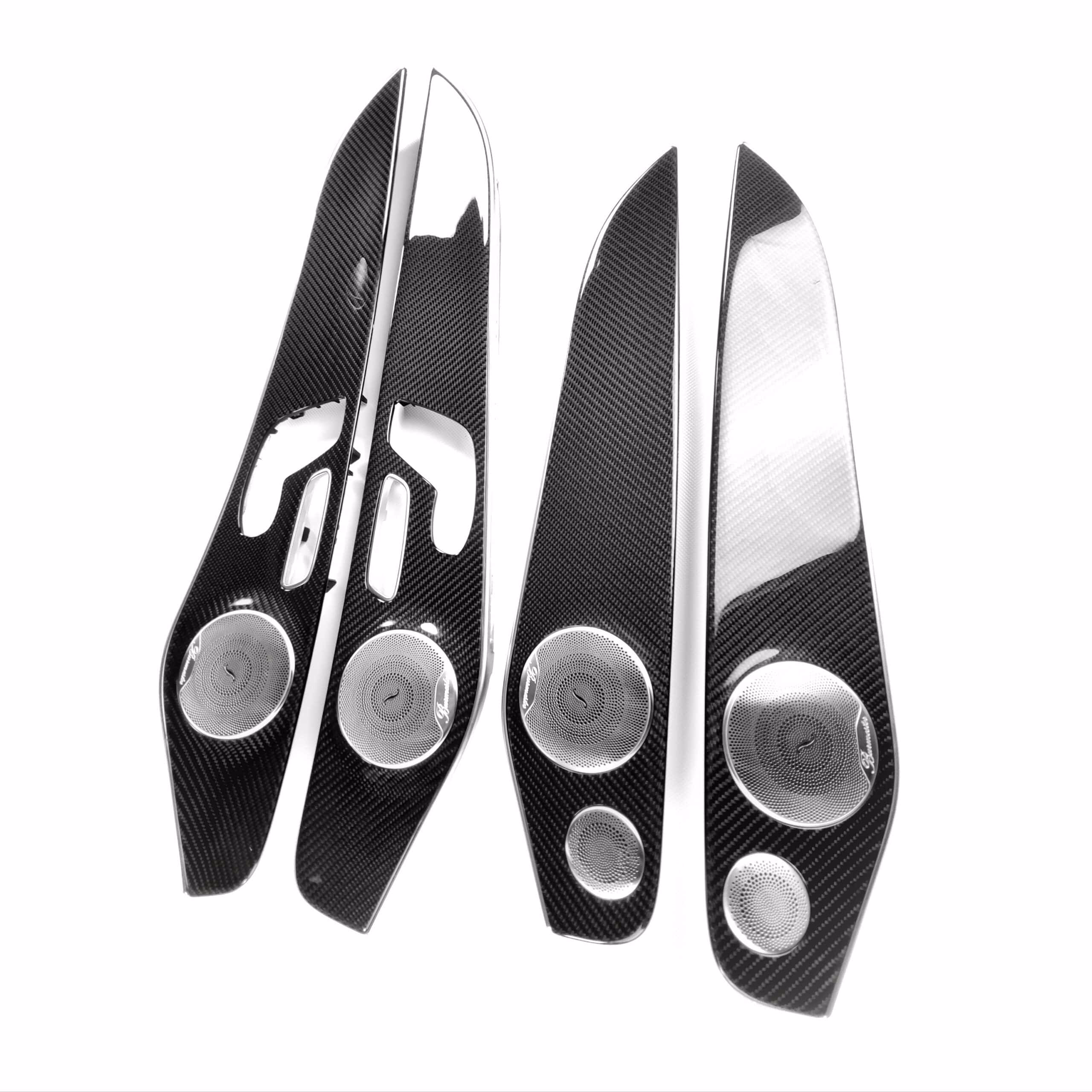 Leistungsstarke Kohlefaser-Lufteinlassblenden für Fahrzeug-Design.