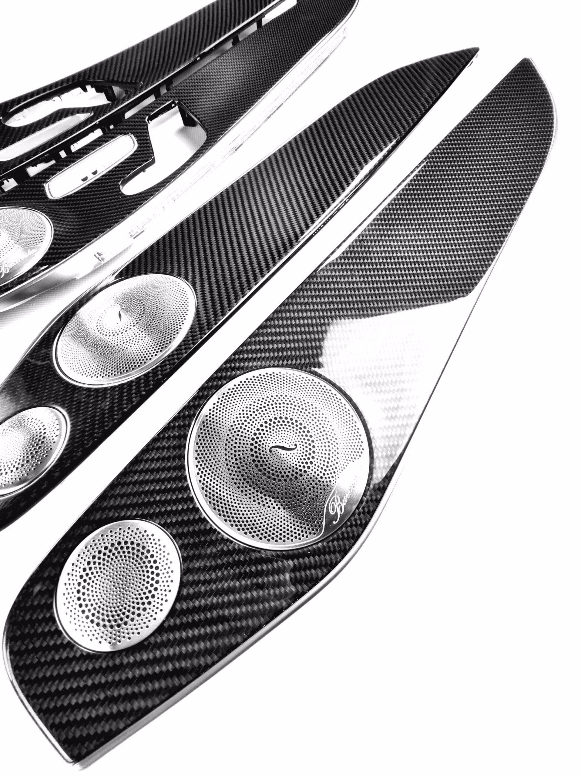 Hochwertige Carbon-Armaturen mit Lautsprechern für Autodesign, individuell angepasst.