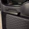 Leistungsstarke Carbon-Faser Türgriffüberzug für modernes Fahrzeugdesign.
