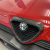 Carbon Modifikationen, Alfa Romeo Sportwagen mit Carbon-Frontgitter, optische Aufwertung und Gewichtsreduzierung.