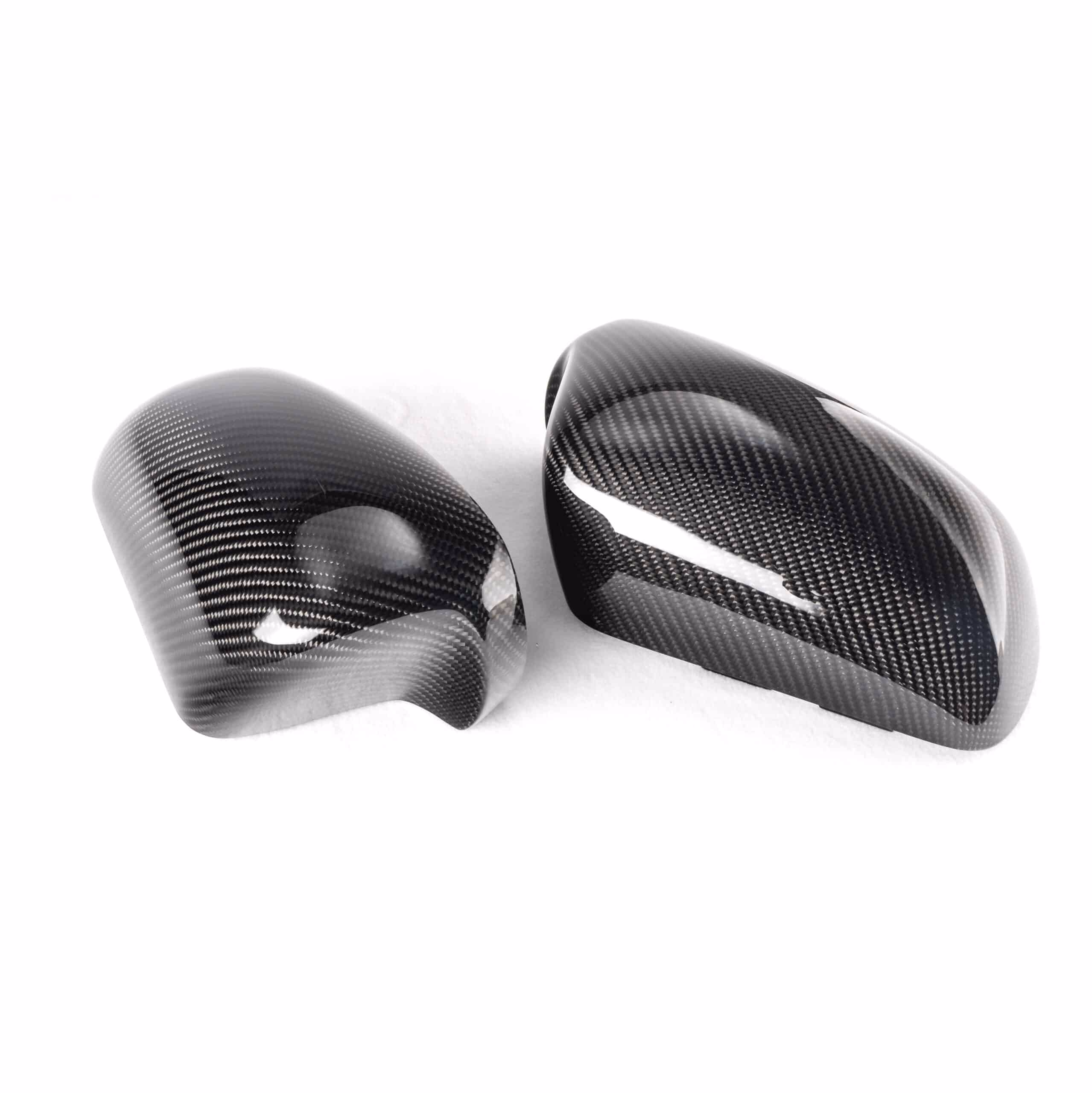 Leichtgewichtige Carbon-AuĂźenspiegel fĂĽr sportliche Fahrzeuge.