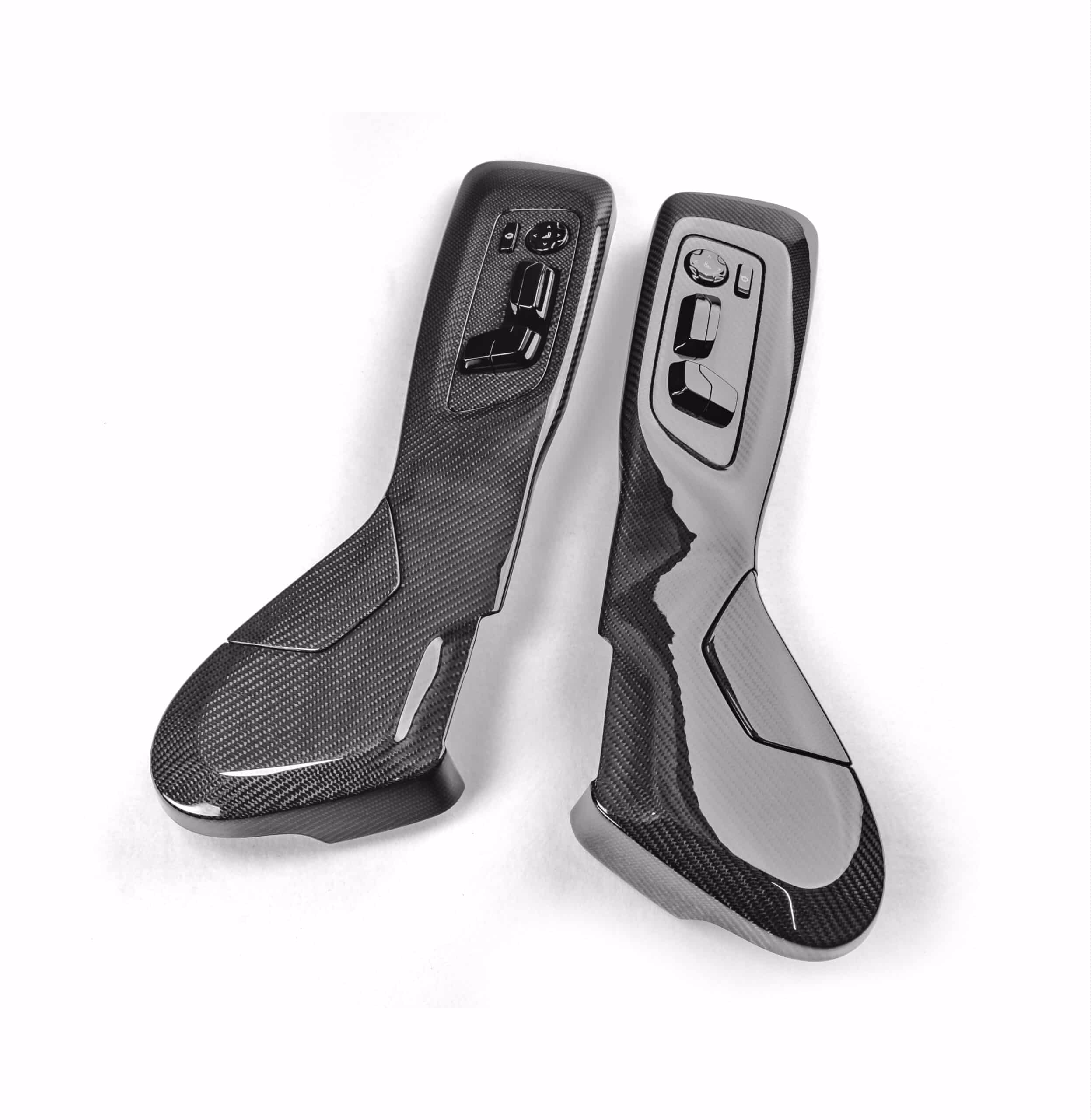 Carbonfolien fĂĽr Autoverkleidungen, individuell gestaltet, fĂĽr sportliches Design, hochwertige Fahrzeug-Optik.