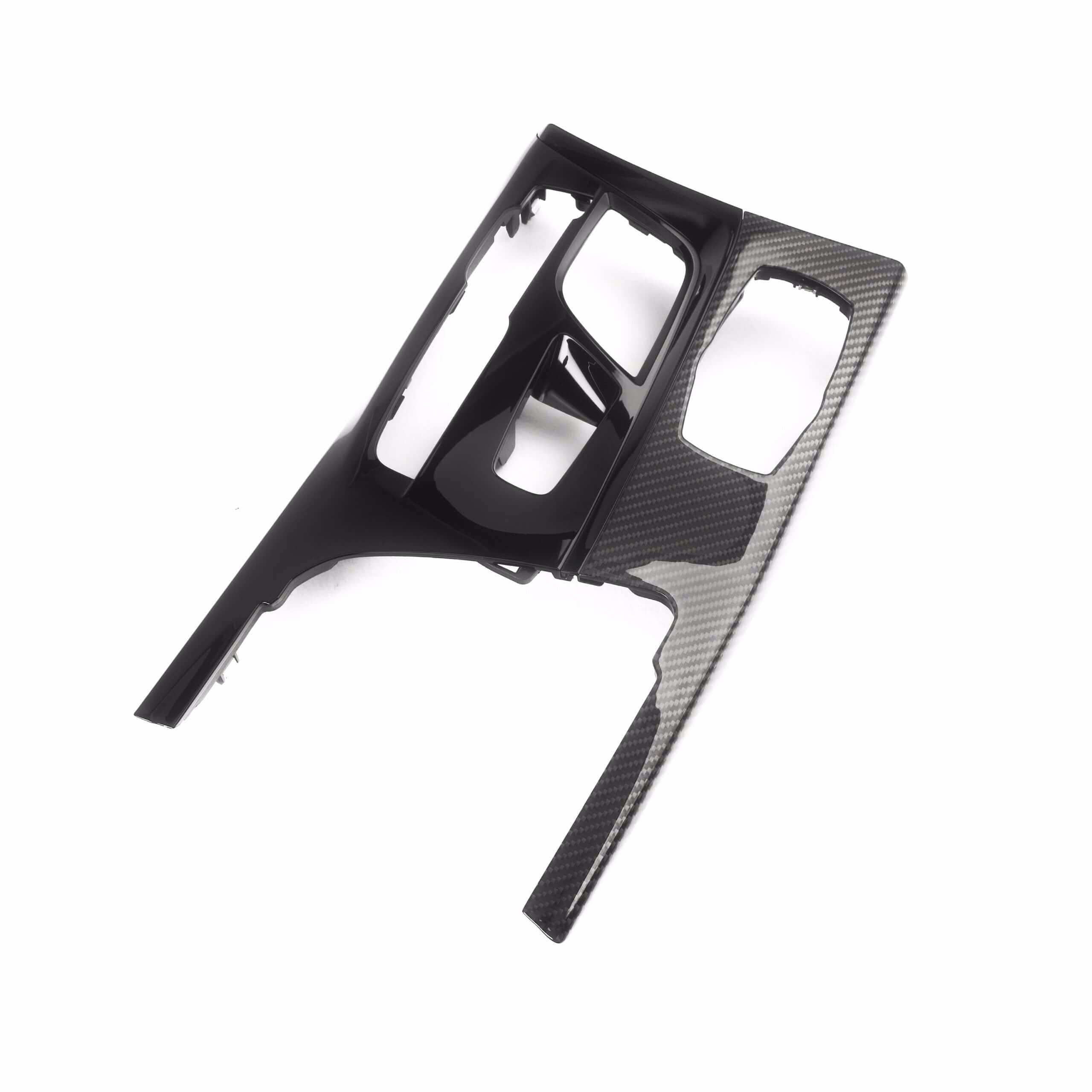 Leistungsstarkes Carbon-Innenraum-Design fĂĽr verbesserte Fahrzeugoptik und Aerodynamik.