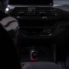 Hochwertiges Carbon-Interieur im Ferrari Sportwagen, Fahrzeug-Armaturen, Automobil-Design, Carbon-Details.