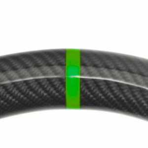 Carbonfaserkabel mit grüner Markierung, Hochleistungs-Upgrade für Fahrzeuge.