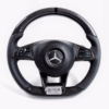 Hochwertiges Carbon-Lenkrad für Mercedes-Benz, sportlich und individuell gestaltet.