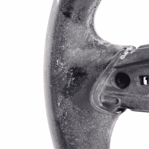 Leicht verschmutztes Carbon-Faser-Teil für Fahrzeugmodifikationen.