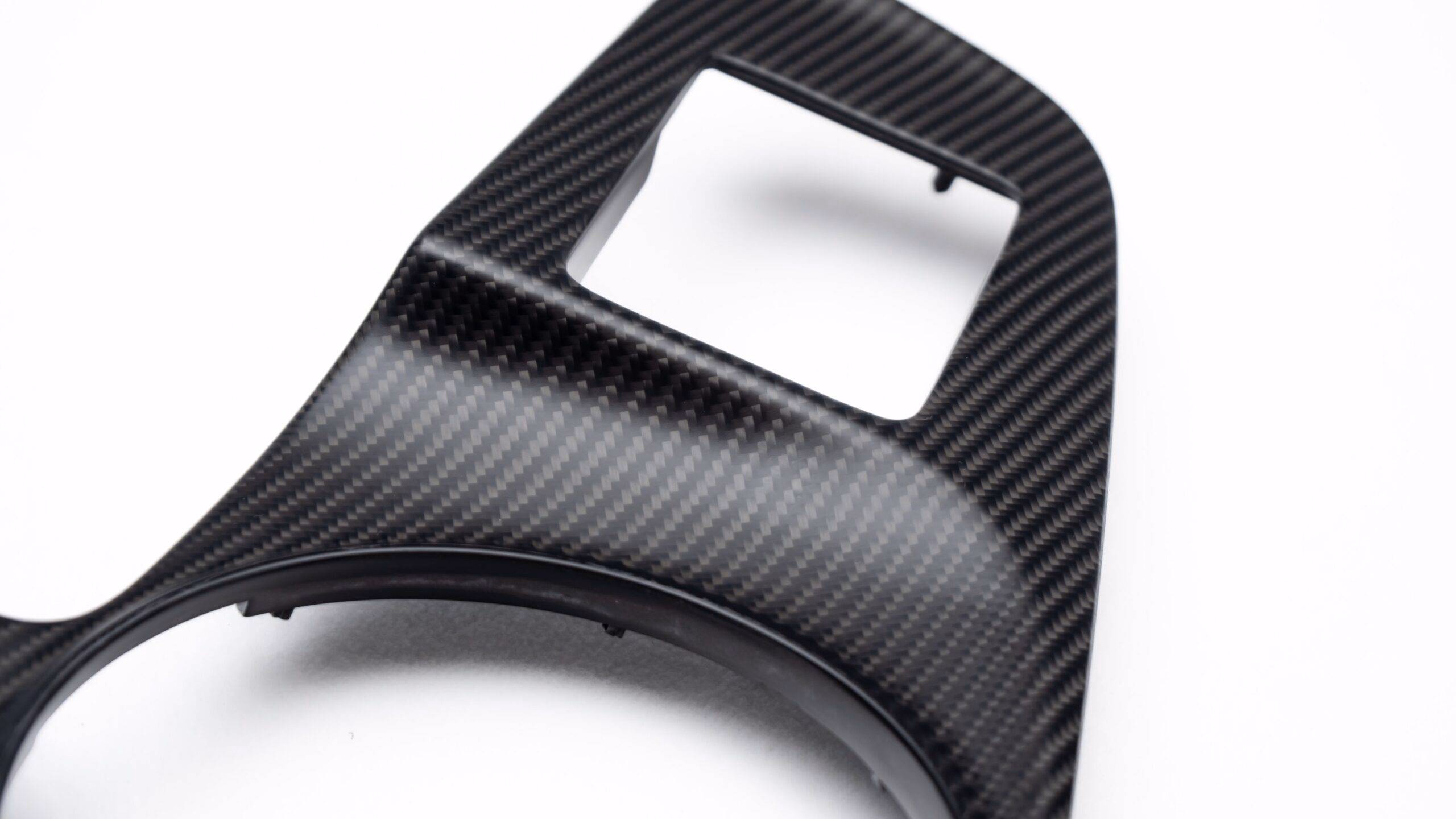 Leichter Kohlenstoff-Felgenblende fĂĽr aufwertende Fahrzeuganpassung.