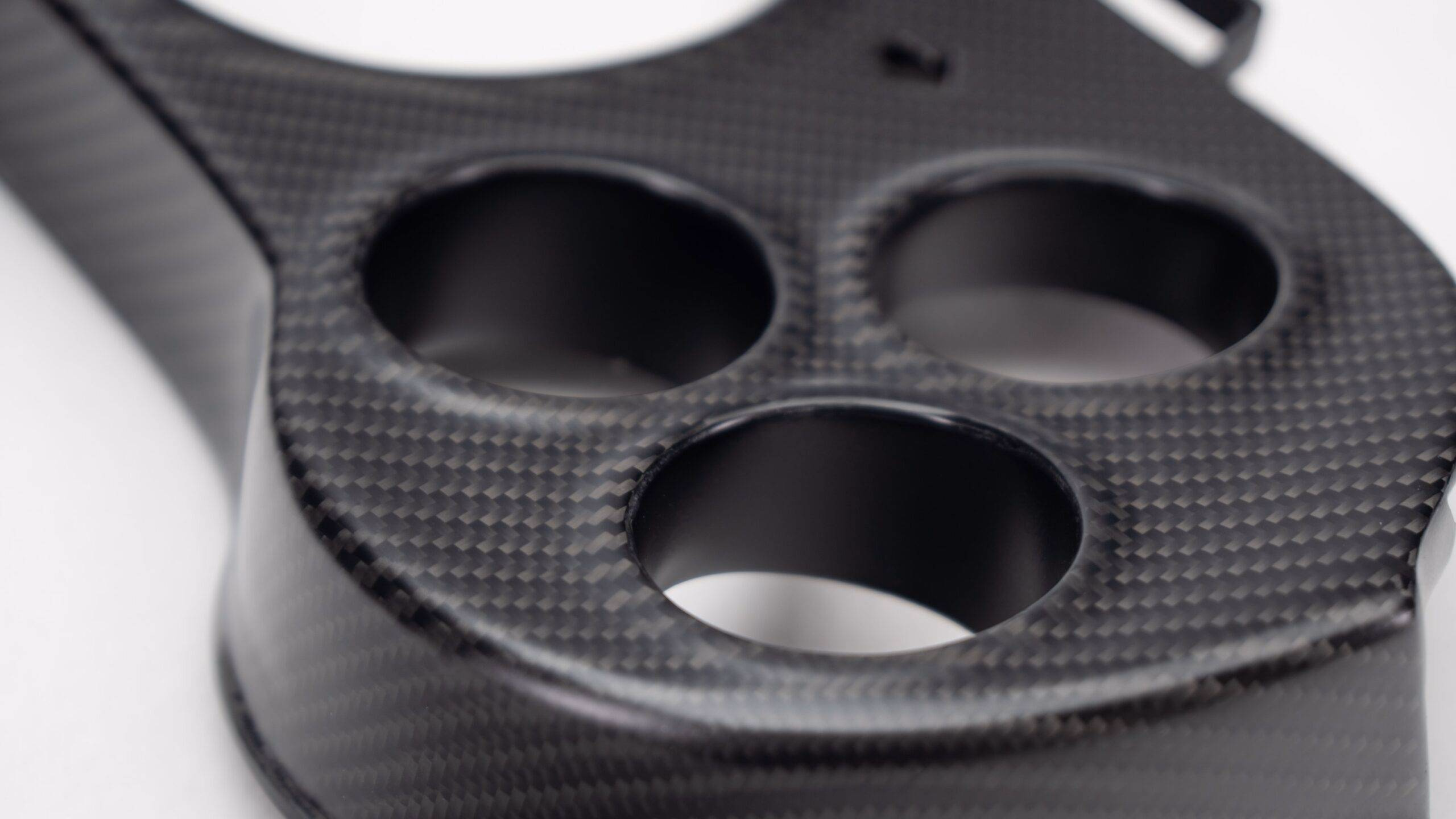 Leistungsstarkes Kohlefaser-Upgrade fĂĽr Fahrzeugoptik und Gewichtseinsparung.