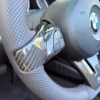 Glanzvolles Carbon-Lenkrad mit sportlichem Design für BMW Autos.