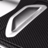 Leistungsstarkes Fahrzeug-Emblem mit Carbon-Ästhetik für individuelle Fahrzeugmodifikationen.
