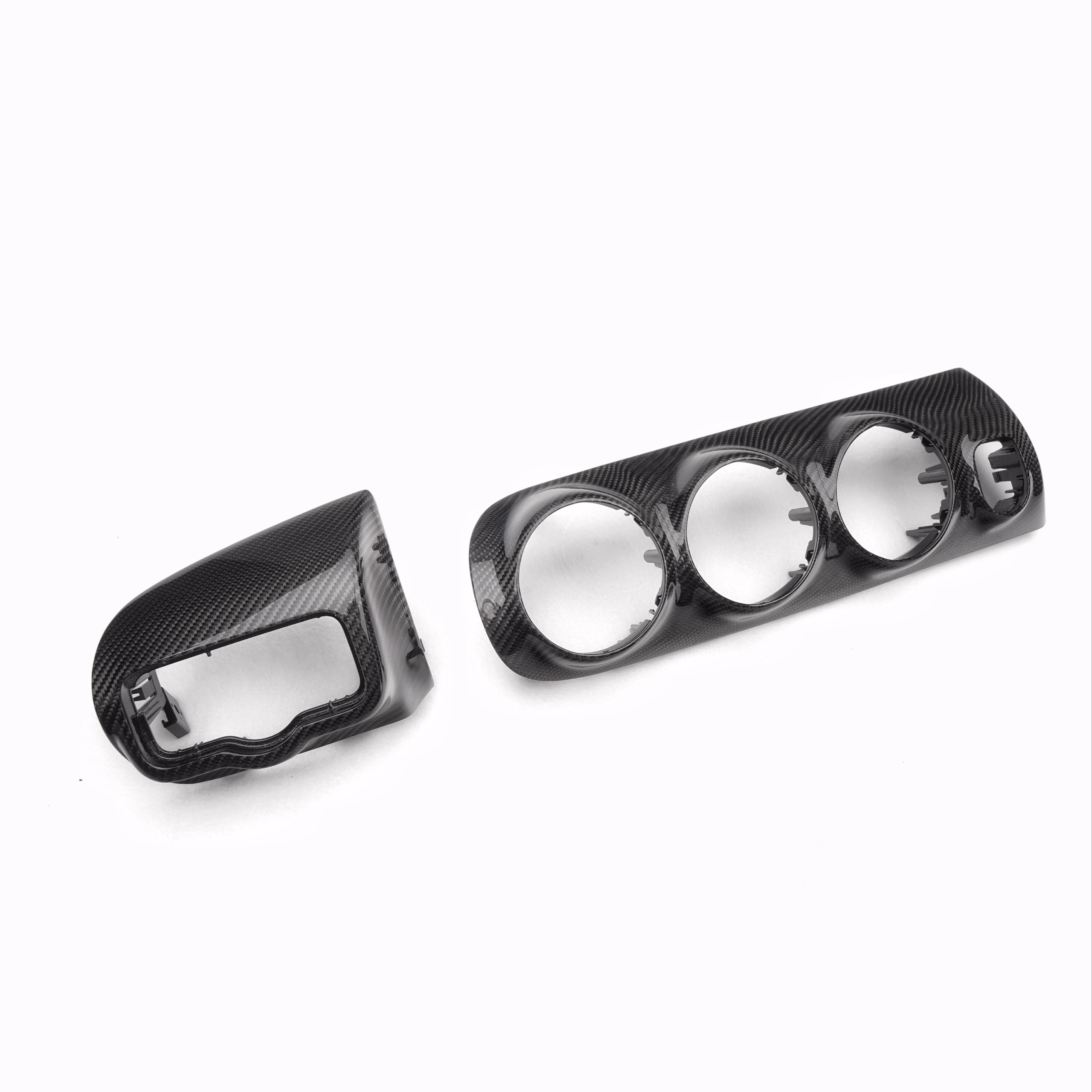 Leistungsstarke Carbon-KotflĂĽgelverkleidung fĂĽr Audi Sportmodelle, individuelle Fahrzeugmodifikation.