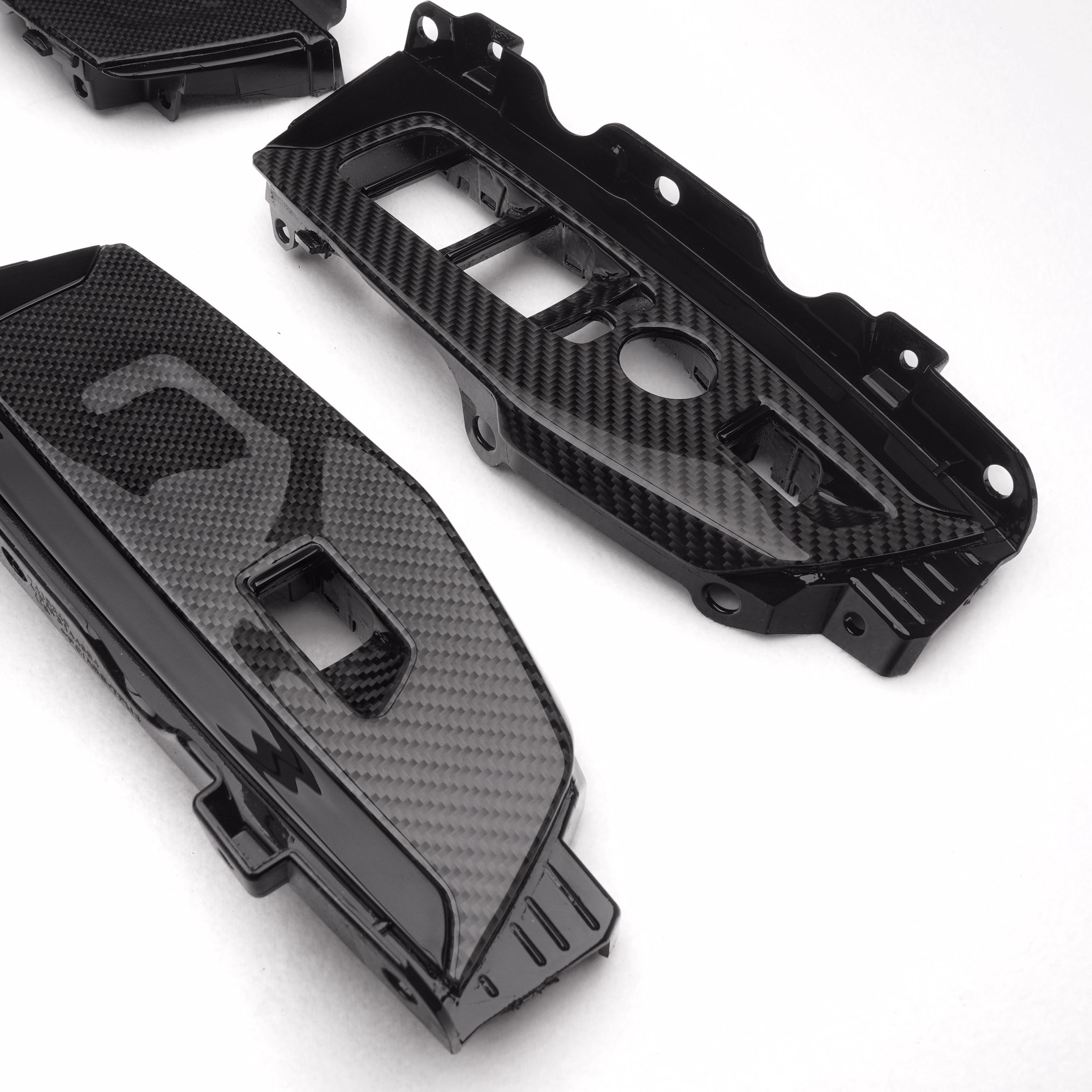 Leistungsstarke Carbon-Teile für Fahrzeugoptimierung, hochwertiges Tuningzubehör.