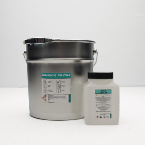 Hochglanz-Top-Coat und Härter für Automobilveredelung von Carbon Modifications.